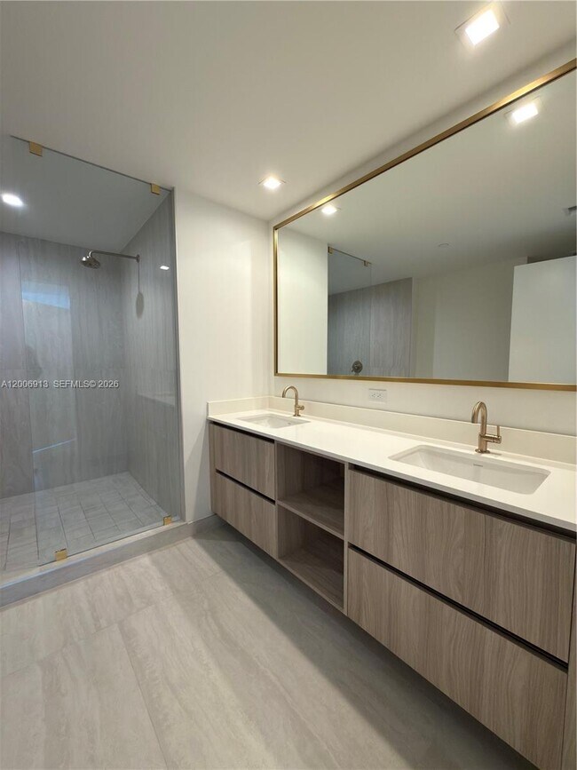 Building Photo - 77 SE 5th St