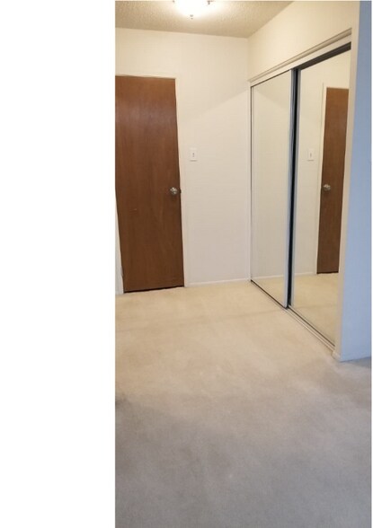 Building Photo - 710 S Alton Way