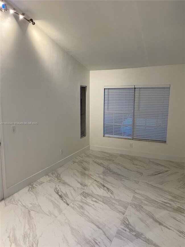 Building Photo - 4337 SW 49th St