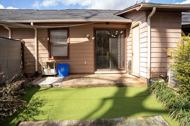 Building Photo - 141 Glenwood Dr