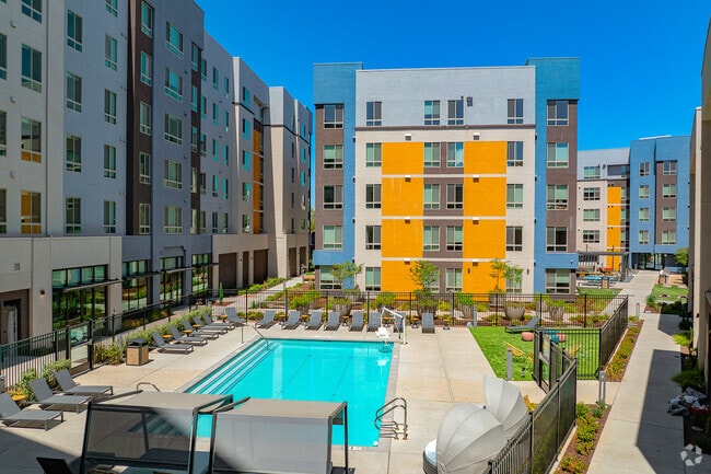 Building Photo - Wexler - Lease by the Bed
