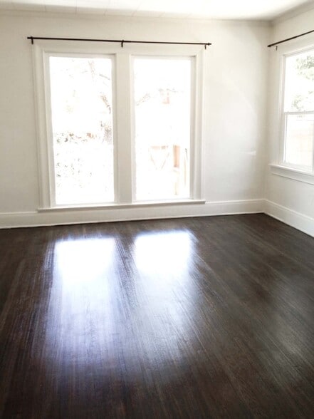 Building Photo - 6116 Fountain Ave