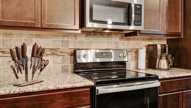 Building Photo - Charming 3 bedroom Townhome