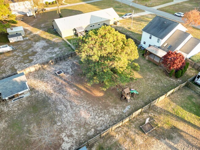 Building Photo - Farmhouse-Style Home Minutes from the Water | No HOA