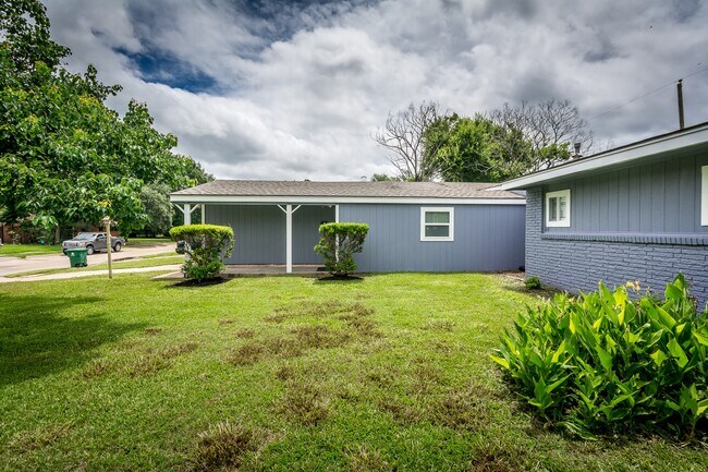 Building Photo - 4411 Knotty Oaks Trail