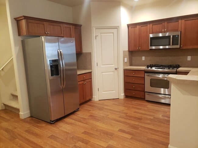 Building Photo - Wonderful Townhouse in Bethany/ NW Portland