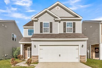 Building Photo - Spacious Summerville Home Near Historic Downtown