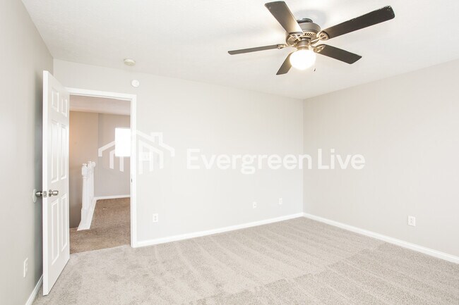 Building Photo - 3940 Planewood Dr