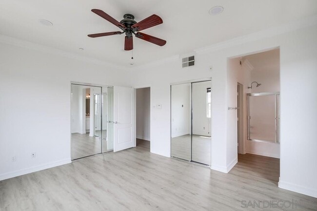 Building Photo - 2978 Beachwood Blf Wy