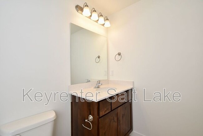 Building Photo - 1590 S 900 W