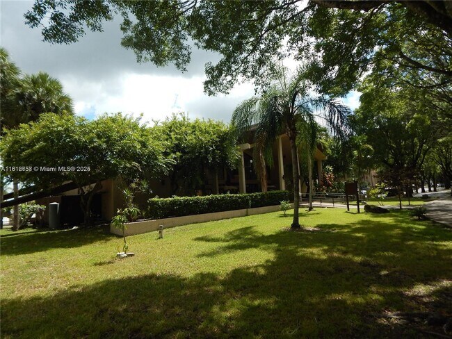 Building Photo - 14601 N Kendall Dr