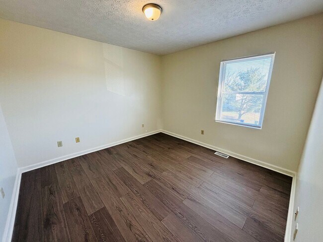 Building Photo - 310 Wakeman Ct NE