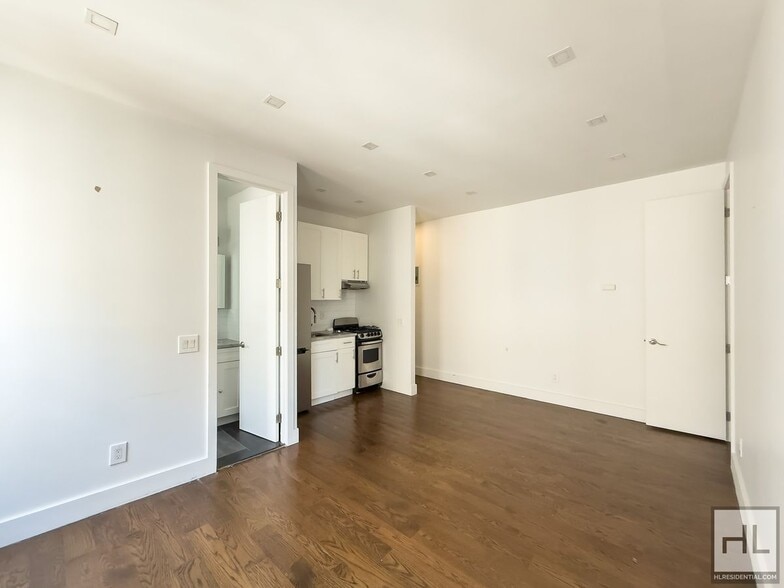 Building Photo - EASTERN PARKWAY / Spacious 1-Bedroom 1-Bat...