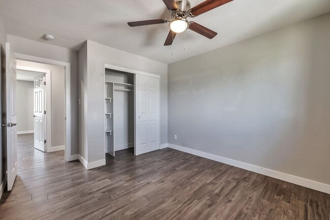 Building Photo - Tempe 6-Bedroom Home Featuring Large Turf Yard & Ideal Location