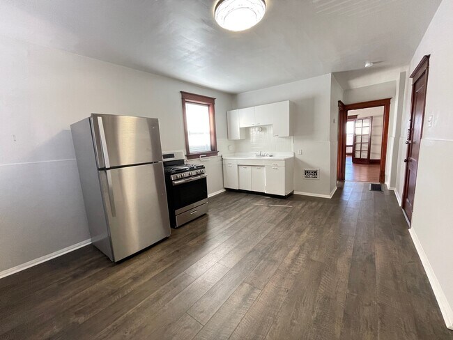 Building Photo - 4226 Dewey Ave