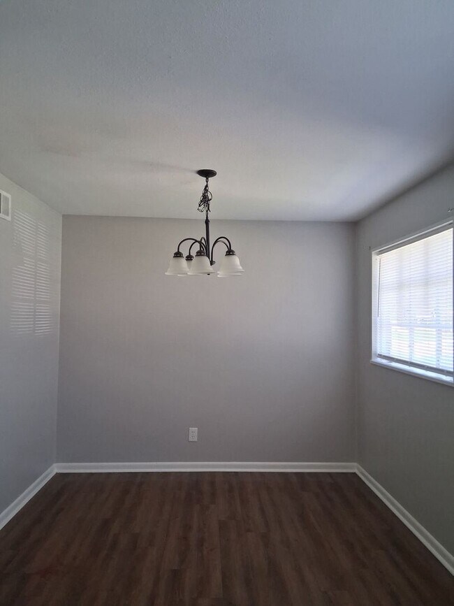 Building Photo - Great 3 bedroom 2 bath home for rent