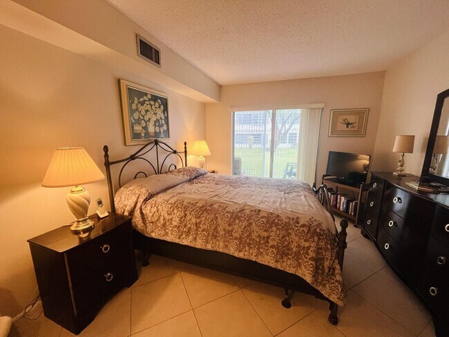 Building Photo - 21 Abbey Ln