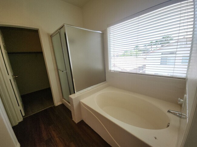 Building Photo - Two story in well established Las Vegas neighborhood