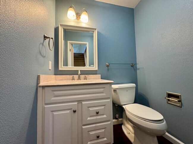 Building Photo - Gorgeous Walnut Creek Townhome 2 bedroom, 2.5 bath with 1 car garage in Sunset Park