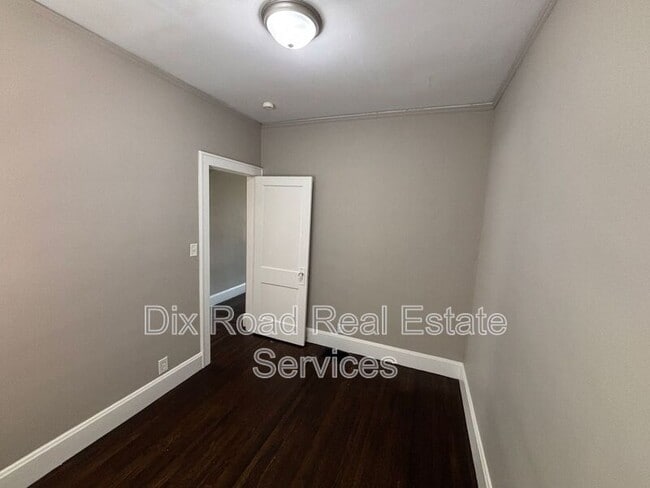 Building Photo - 3701 Iona Ave