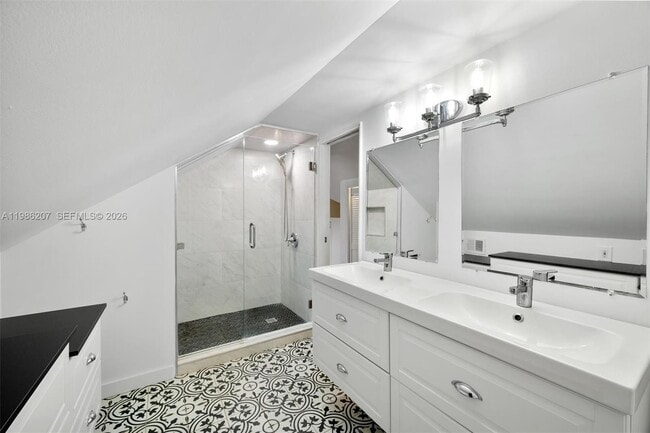 Building Photo - 285 NE 105th St