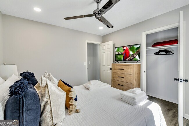 Building Photo - 10960 Morning Dove Dr