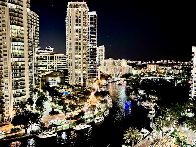 Building Photo - 511 SE 5 Ave