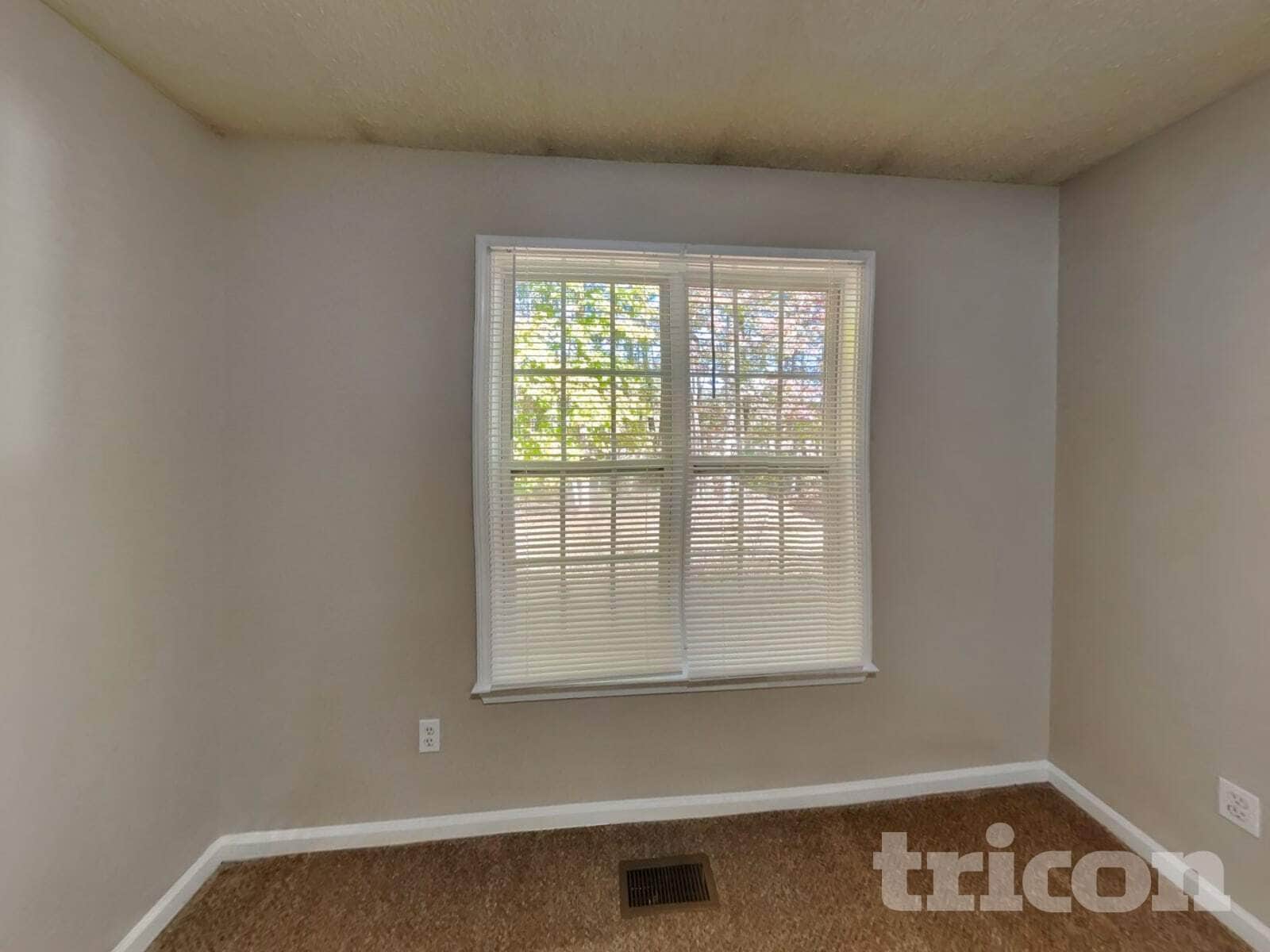 Building Photo - 121 Quiet Refuge Ln