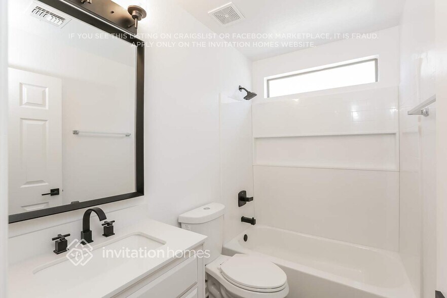 Building Photo - 3134 W Wayland Dr