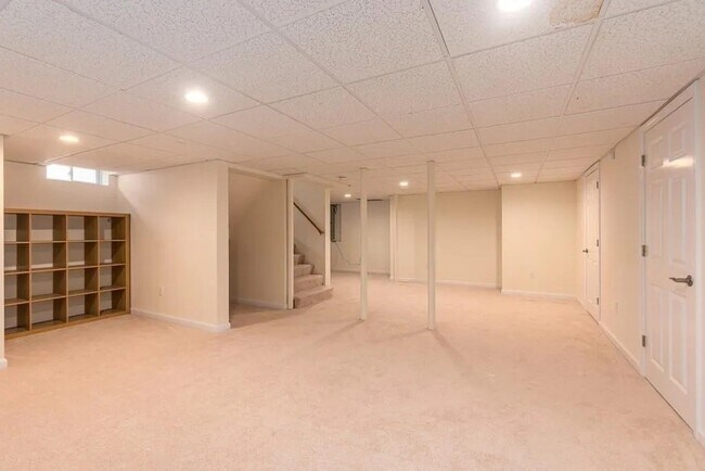 Building Photo - 1 Aspen Ln