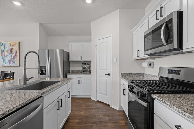 Building Photo - 325 Granary Dr