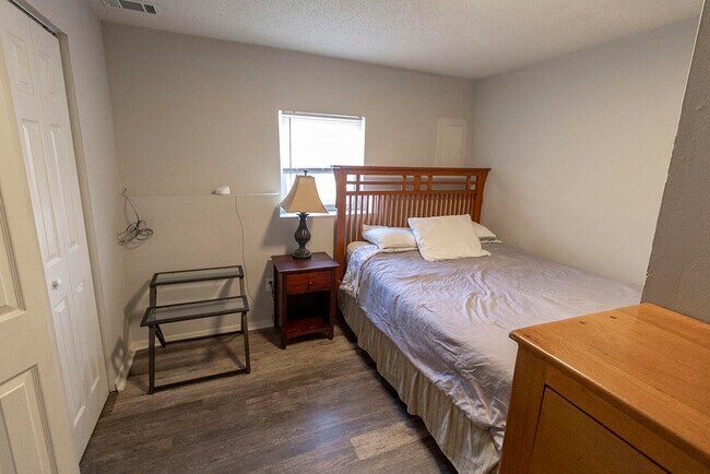 Building Photo - 201 Wheaton Ct