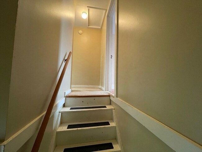 Building Photo - Unique Rental Home