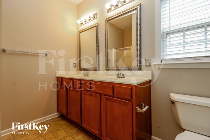 Building Photo - 9661 Pebble Creek Blvd