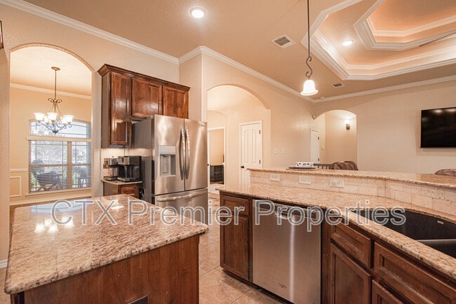 Building Photo - 2040 Chinquapin Ln