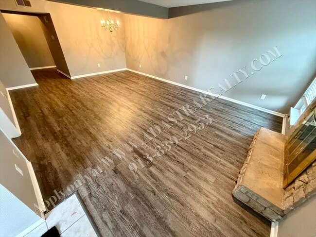 Building Photo - Spacious 2 Bed 2 Bath Ground Floor Unit-Available NOW!!