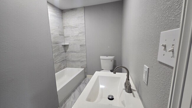 Building Photo - 8654 Tilgham St