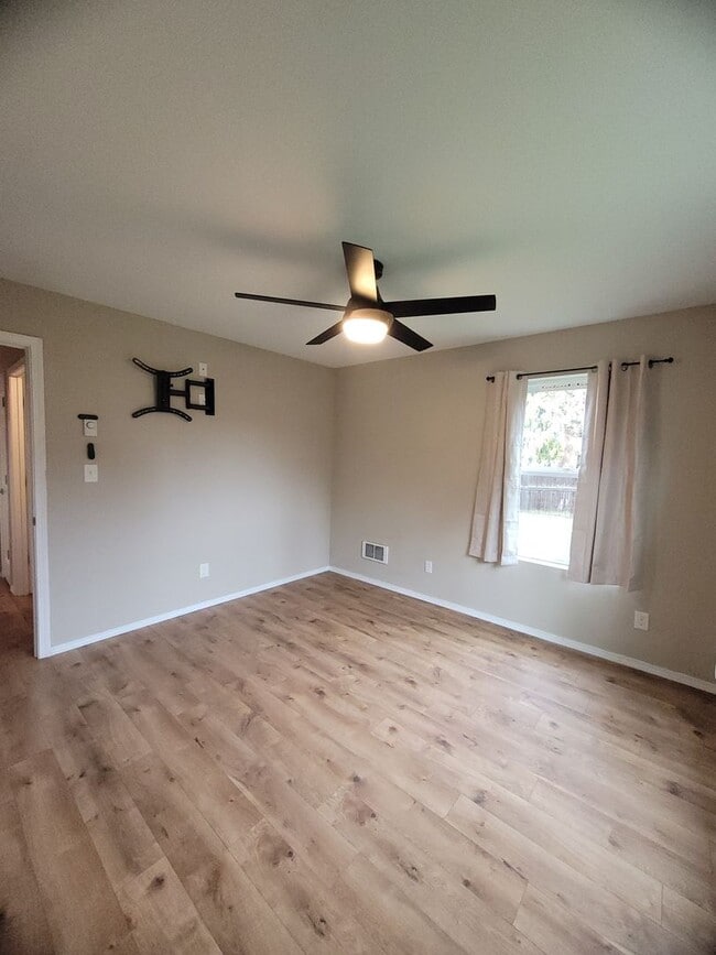 Building Photo - 1218 W Spruce St