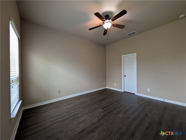 Building Photo - 2213 Avery Village