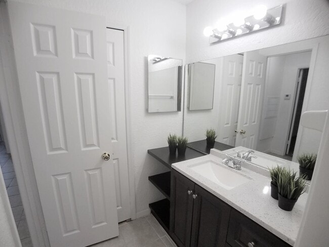 Building Photo - Beautiful Remodeled 1/1 Winter Park Condo ...
