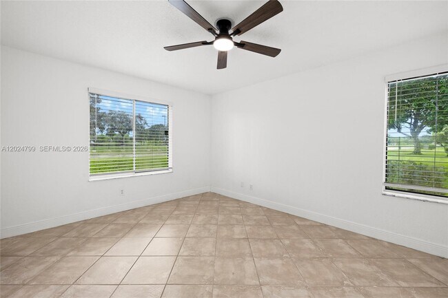 Building Photo - 1025 Coral Club Dr