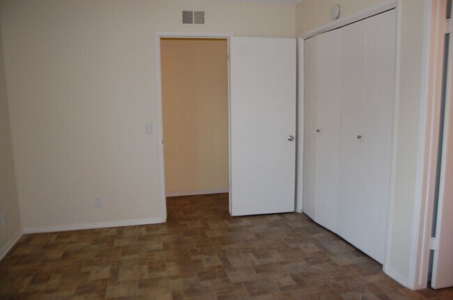 Building Photo - Large Home Near Magnolia Shopping Center