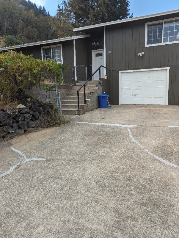 Building Photo - 123 Roseburg