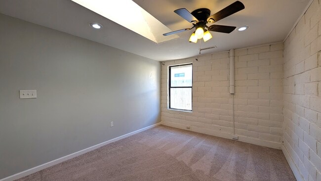 Building Photo - 1514 N Elaine Way