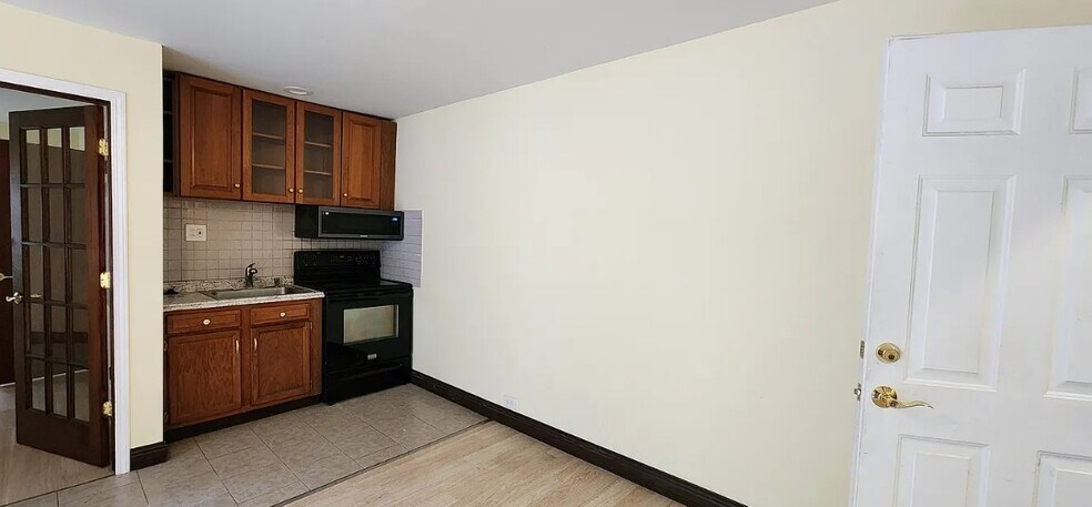 Building Photo - 830 S 49th St