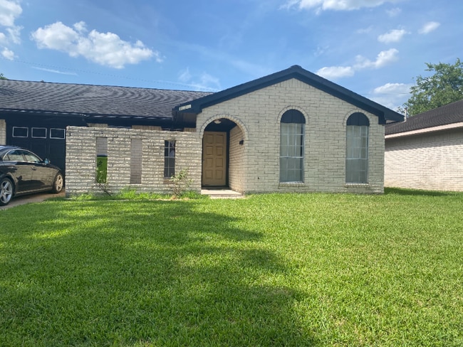 Building Photo - 15322 E Hampton Cir