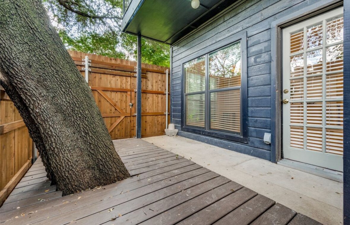 Building Photo - 7525 Holly Hill Dr