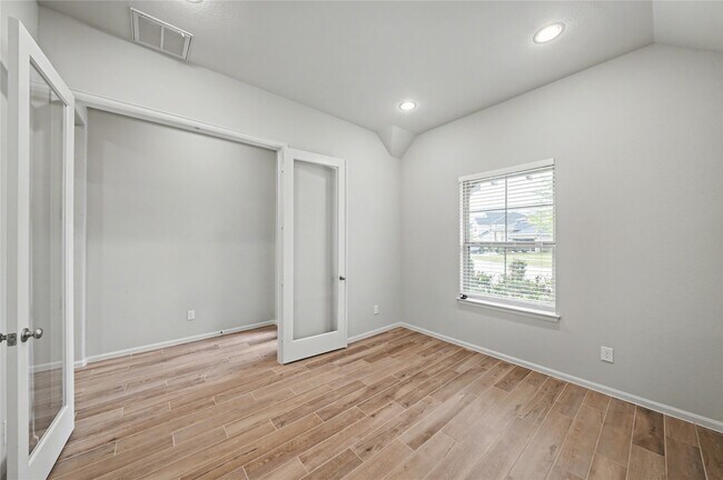 Building Photo - 31527 Splitting Willow Ln