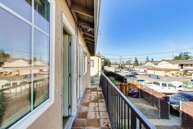 Building Photo - 5681 Hoffman Ct