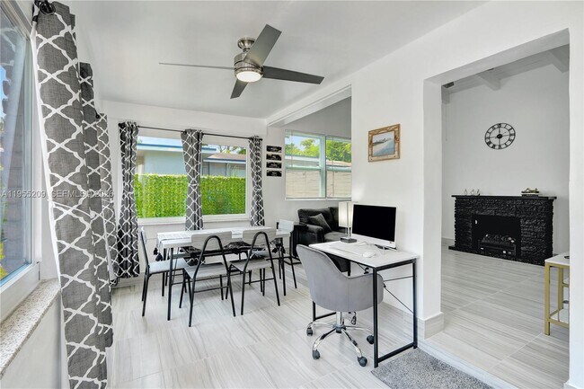 Building Photo - 1205 NW 3rd Ave